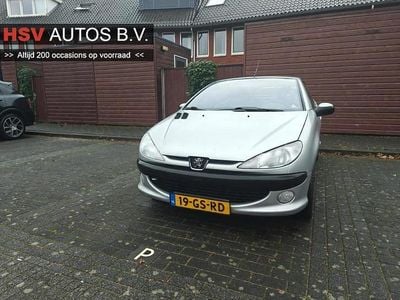 Grijs, metallic lak Gebruikt 2001 Peugeot 206 CC Cabriolet | € 1.650 (Eerlijke prijs)