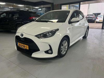 Wit Gebruikt 2021 Toyota Yaris Hybrid Comfort Hatchback | € 18.250 (Super prijs)