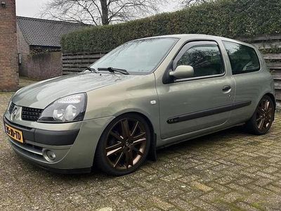 Bruin Gebruikt 2002 Renault Clio II LE Hatchback | € 4.450 (Duur)