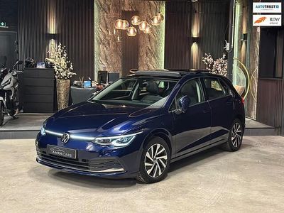 Blauw Gebruikt 2021 VW Golf VIII Style Hatchback | € 23.999 (Iets duurder)