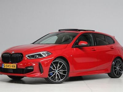 Rood (metallic) Gebruikt 2019 BMW 118 M Sport Hatchback | € 22.945 (Eerlijke prijs)