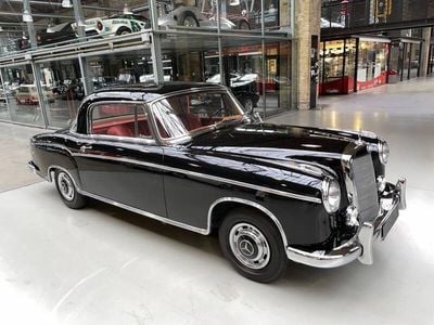 Zwartschwarz Occasion 1959 Mercedes 220 Coupé | € 89.900