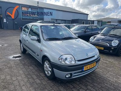 tweedehands Renault Clio II 1.4-16V Initiale