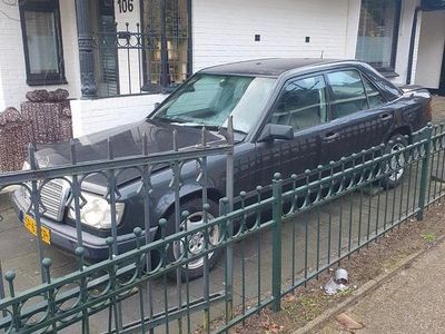 Gebruikt 1987 Mercedes E250 | € 3.500
