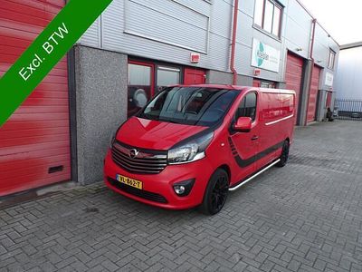 Rood Occasion 2015 Opel Vivaro Edition MPV | € 5.900