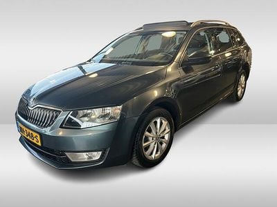 Grijs Gebruikt 2017 Skoda Octavia Business Line Stationwagen | € 11.250 (Goede deal)