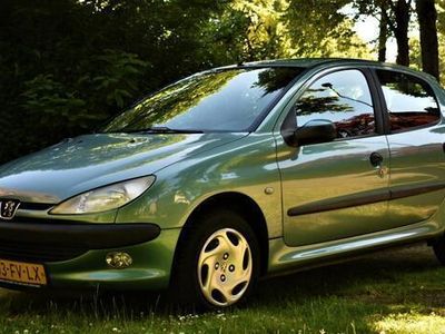 tweedehands Peugeot 206 1.4 Gentry ZEER MOOI MET AIRCO, CENTRALE VERGRENDELING EN MEER!