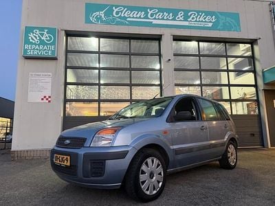 Grijs Gebruikt 2008 Ford Fusion Cool & Sound Edition MPV | € 1.499 (Goede deal)