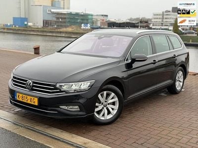 Zwart Gebruikt 2021 VW Passat Business Stationwagen | € 22.950 (Iets duurder)