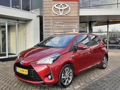 Occasion Toyota Yaris Premium 101 PK (74 kW) 2017 Rood Hatchback