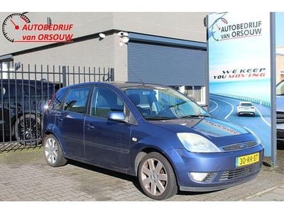 Blauw (metallic) Occasion 2005 Ford Fiesta Futura Hatchback | € 1.000 (Goede deal)