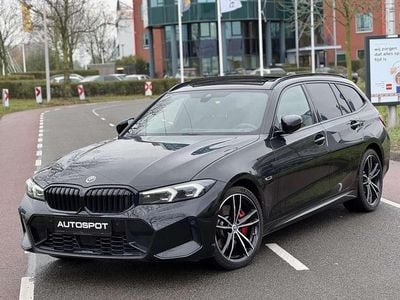 Zwart (metallic) Gebruikt 2022 BMW 330e M Sport Stationwagen | € 43.950 (Duur)