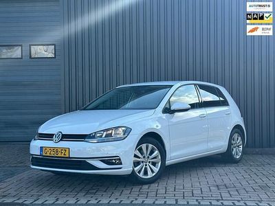 Wit Gebruikt 2019 VW Golf VII Highline Hatchback | € 12.785 (Eerlijke prijs)