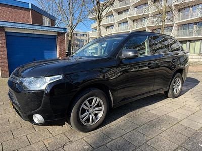Occasion Mitsubishi Outlander P-HEV Edition 121 PK (88 kW) 2014 Zwart SUV