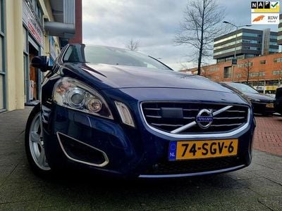 Blauw Gebruikt 2011 Volvo V60 Summum Stationwagen | € 5.995 (Eerlijke prijs)