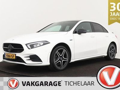 tweedehands Mercedes A250 e Premium Plus | Plug-In | AMG Styling | Dealer onderhouden