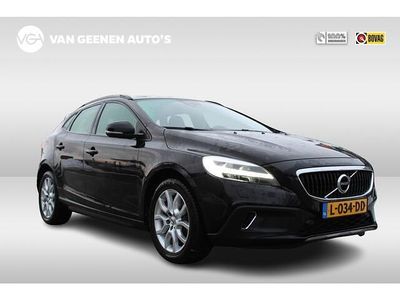 Zwart Gebruikt 2017 Volvo V40 Summum Hatchback | € 14.950 (Eerlijke prijs)