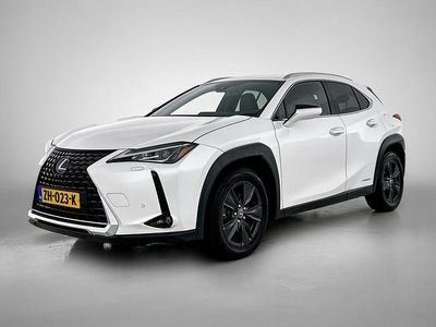 Licht wit metallic Occasion 2019 Lexus UX 300e Luxury Line SUV | € 28.450 (Duur)