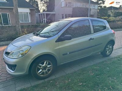 Grijs Occasion 2007 Renault Clio II Hatchback | € 1.200 (Eerlijke prijs)