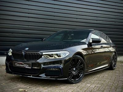 Zwart / black sapphire metallic (475) Gebruikt 2020 BMW 520 M Performance Sedan | € 32.950 (Iets duurder)
