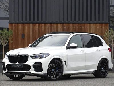 Wit Occasion 2022 BMW X5 M Sport SUV | € 67.995 (Goede deal)