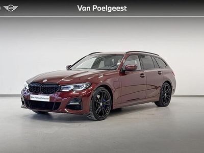 Rood Occasion 2022 BMW 330 M Sport Stationwagen | € 36.800 (Eerlijke prijs)