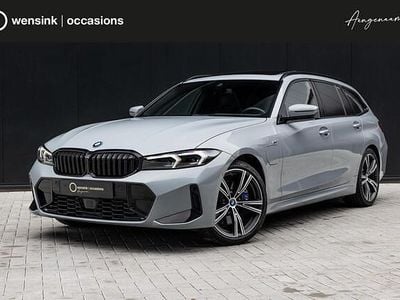 Grijs Occasion 2023 BMW 330 M Sport Stationwagen | € 41.935 (Eerlijke prijs)