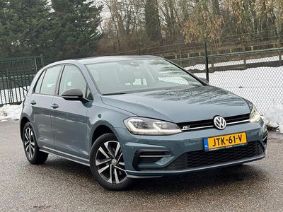 Blauw Occasion 2019 VW Golf VII Highline Hatchback | € 16.950 (Super prijs)
