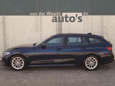 Blauw Gebruikt 2020 BMW 318 Executive Stationwagen | € 20.900 (Goede deal)