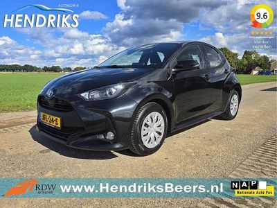 Zwart Gebruikt 2022 Toyota Yaris Business Edition Hatchback | € 18.749 (Eerlijke prijs)