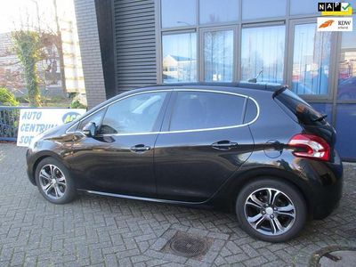 Zwart (metallic) Occasion 2012 Peugeot 208 Griffe Hatchback | € 3.900 (Eerlijke prijs)