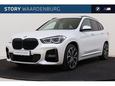 Wit (metallic) Occasion 2021 BMW X1 Executive SUV | € 31.950 (Duur)