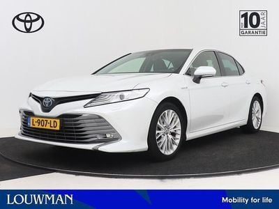 Wit Occasion 2021 Toyota Camry Executive Sedan | € 34.950 (Eerlijke prijs)