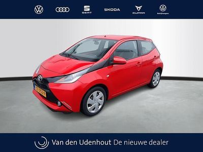 Absolutely red Gebruikt 2015 Toyota Aygo X-play Hatchback | € 6.990 (Goede deal)