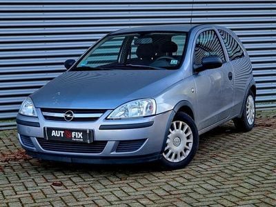 Grijs Gebruikt 2005 Opel Corsa Hatchback | € 950 (Goede deal)