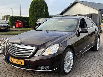 Bruin (metallic) Occasion 2009 Mercedes E200 Elegance Sedan | € 8.950