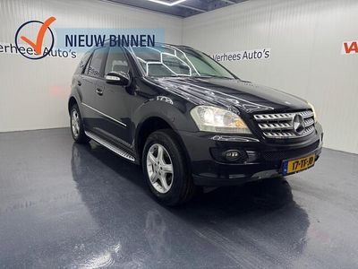 Zwart (metallic) Occasion 2006 Mercedes 350 SUV | € 10.650