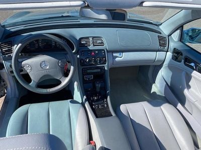 Grijs (metallic) Occasion 2000 Mercedes CLK230 Avantgarde Cabriolet | € 14.750