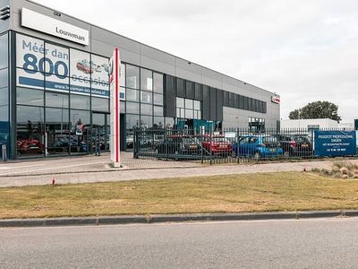 Zwart metallic Gebruikt 2024 Toyota Yaris Active Hatchback | € 22.945 (Eerlijke prijs)