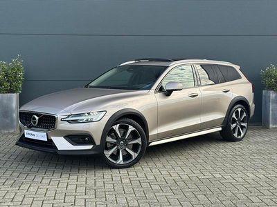 Grijs Occasion 2023 Volvo V60 CC Ultimate Stationwagen | € 46.895 (Duur)