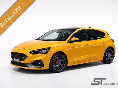 Oranje (metallic) Occasion 2022 Ford Focus ST Hatchback | € 35.750 (Goede deal)