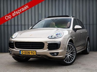 tweedehands Porsche Cayenne 3.0 S E-Hybrid, (417 pk) Automaat, Keurig-Onderh., Navigatie, Panoramadak, Stoelverwarming, 21Inch-GTS-Velgen, Leer, Elektrische-Achterklep, Elektrische-Trekhaak, Spiegel-Pakket, -Vering-Management, Parkeersensoren-V+A, Privacy-Glas