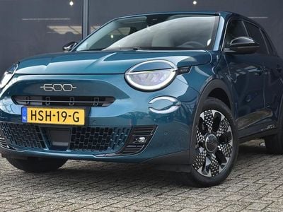 Blauw Occasion 2025 Fiat 600E La Prima SUV | € 29.895 (Eerlijke prijs)