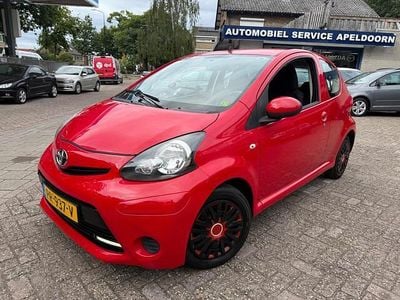 Rood Occasion 2012 Toyota Aygo Hatchback | € 4.450 (Eerlijke prijs)