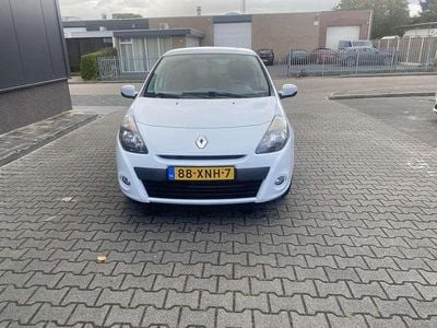 Wit Gebruikt 2012 Renault Clio IV Authentique Hatchback | € 3.100 (Eerlijke prijs)