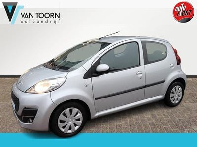 Grijs (metallic) Gebruikt 2013 Peugeot 107 Active Hatchback | € 5.648 (Eerlijke prijs)
