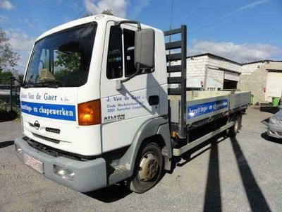 Wit Gebruikt 2004 Nissan Cabstar Pickup | € 4.800