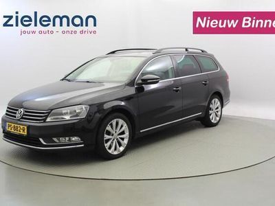 tweedehands VW Passat Variant 1.6 TDI Highline BlueMotion - Panorama, Na