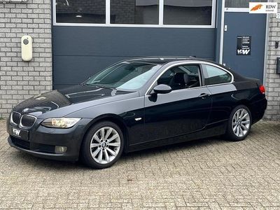 Zwart (metallic) Occasion 2008 BMW 325 Executive Coupé | € 5.950 (Goede deal)