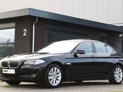 Zwart (metallic) Gebruikt 2010 BMW 530 Comfort Edition Sedan | € 14.950